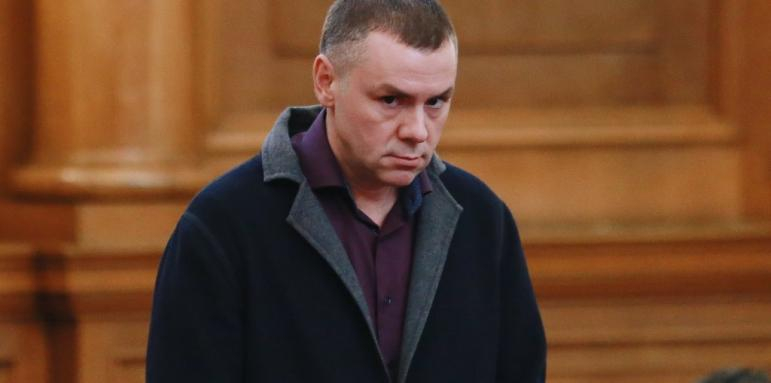 Ицо Хазарта полегна на Минеков, прави се на следовател в Народния театър