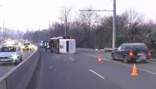Автобус катастрофира в Бургас, движението е ад СНИМКИ
