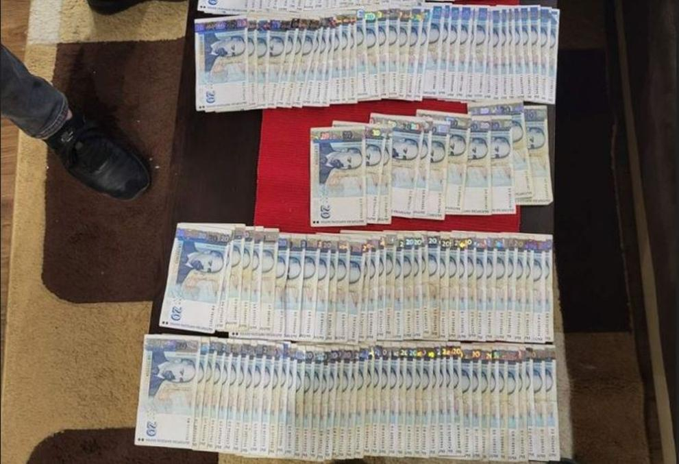 Обвиниха двама мъже за незаконно организиране на хазартни игри СНИМКИ