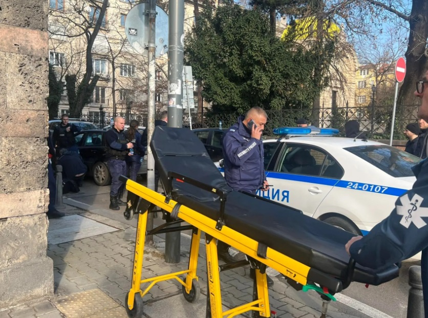 Гонка и зрелищен арест на двама братя до дома на Божков в София СНИМКИ