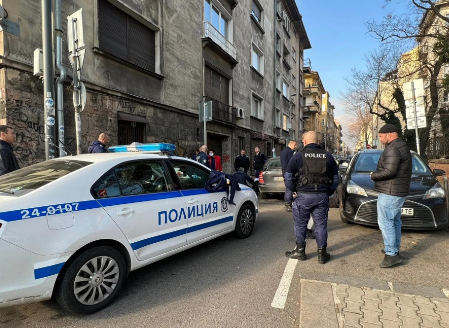 Гонка и зрелищен арест на двама братя до дома на Божков в София СНИМКИ