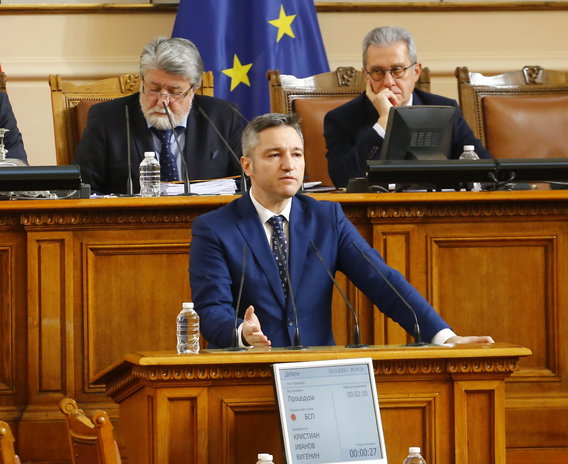 Дежавюто на едни фалшиви герои