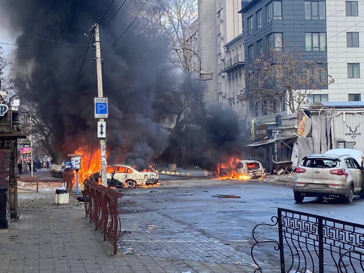 Масиран обстрел в Херсон в навечерието на Коледа, броят жертвите СНИМКИ 18+ 