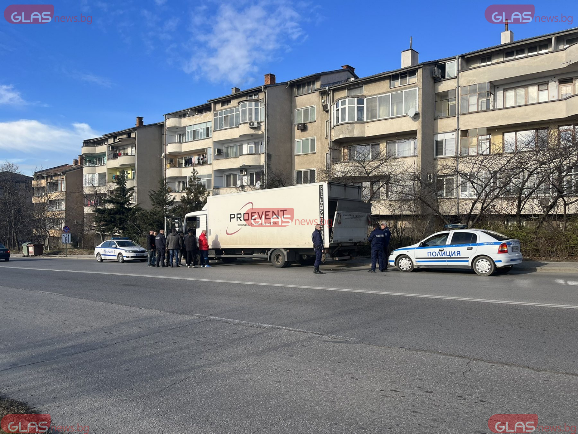 Първи СНИМКИ на мигрантите, закопчани насред Карлово