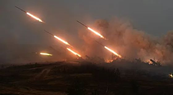 ВИДЕО от войната: Руската артилерия удари украински бойци с "Рапира"