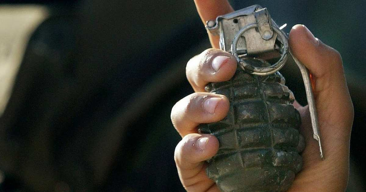 Трагично ВИДЕО 18+ от войната: Руски войн се взриви с граната, за да не бъде пленен 