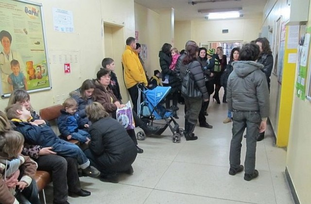 Тих ужас: Болните кръстосват като нестинарки София в търсене на лекари