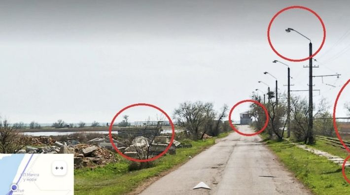 Ексклузивни СНИМКИ разкриват: В Крим копаят окопи, чакат украинците със "драконови зъби"