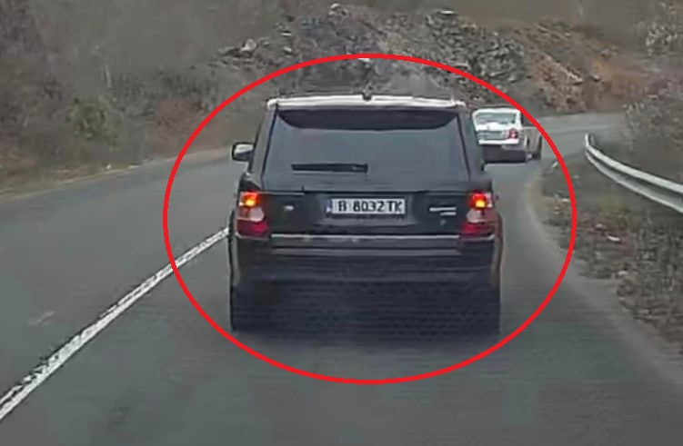 Нагла и грозна изцепка на майка със скъпарски джип погнуси всички ВИДЕО