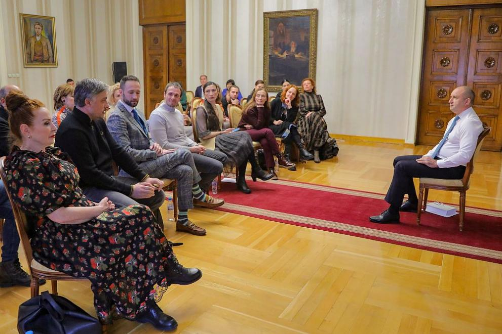 Актьорите от Народния театър на среща с президента, отправиха призив