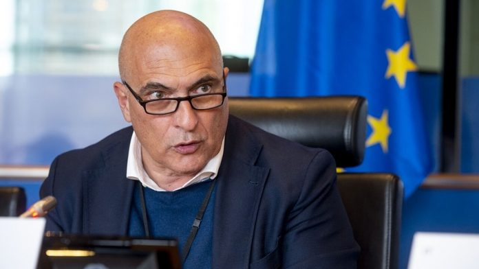 Ето още кой е бъркал в кацата с мед на ЕП - може би не е само Ева Кайли