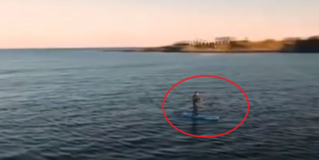 Предозиране! Петков яхна падъл борд посред зима и... ВИДЕО