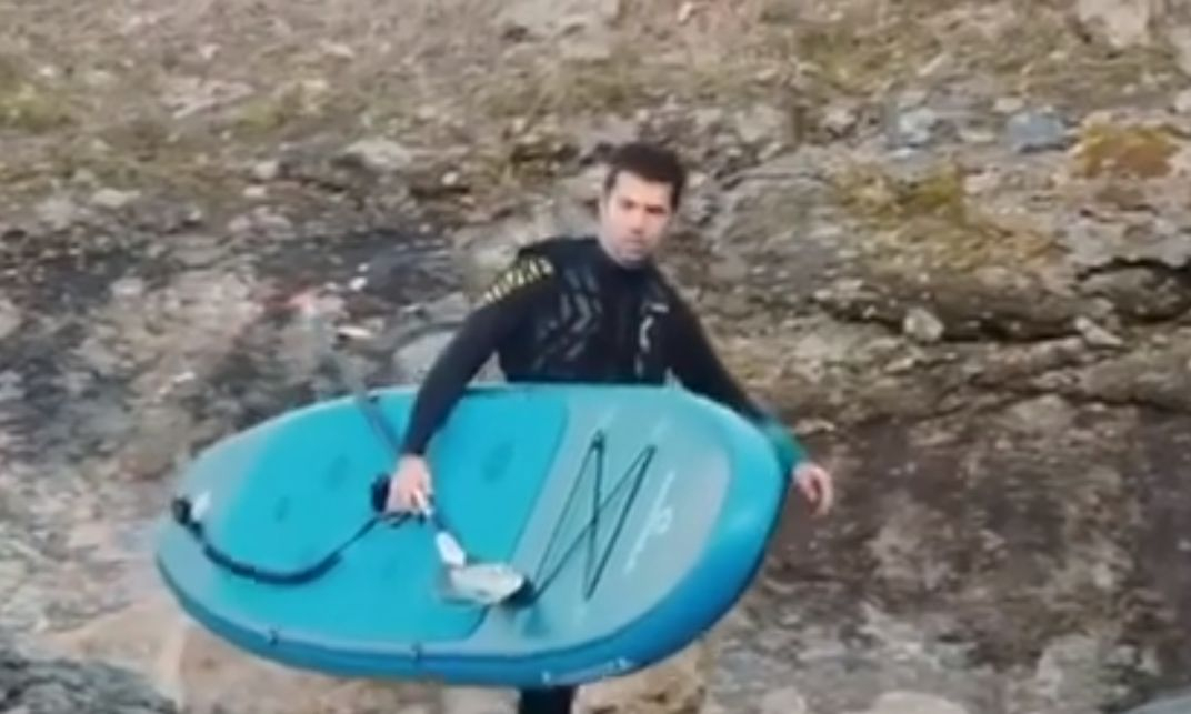 Предозиране! Петков яхна падъл борд посред зима и... ВИДЕО