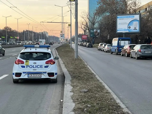 Горещи новини за неадекватния шофьор, който шпори из София СНИМКИ
