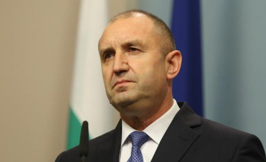  Румен Радев изрази съболезнования на всички католици