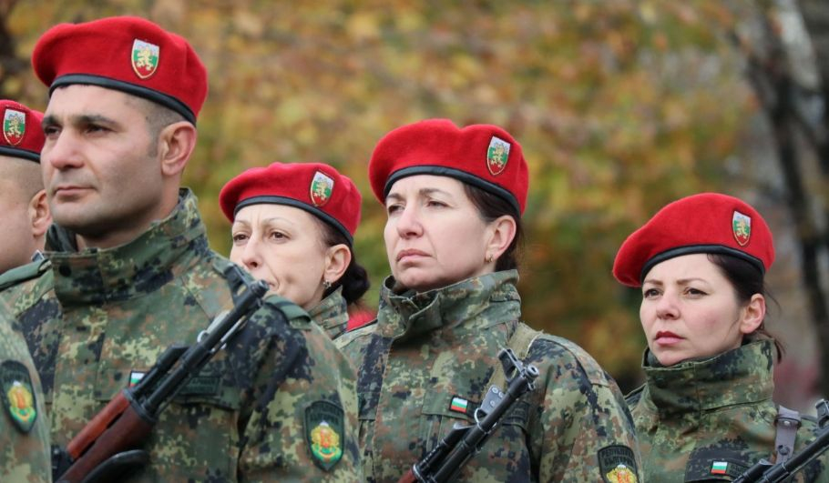 Шок: Родната армия се въоръжава с... трактори