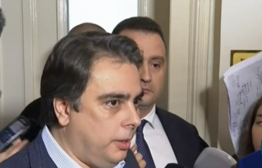 Свиреп скандал в кулоарите на НС! Депутат от ГЕРБ прекъсна брифинг на Асен Василев и стана страшно БЛИЦ TV