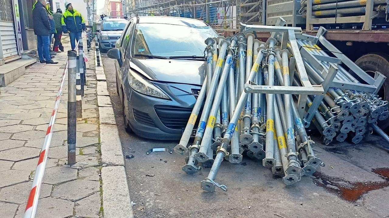 Дрон и кучета търсят изчезнали в мол