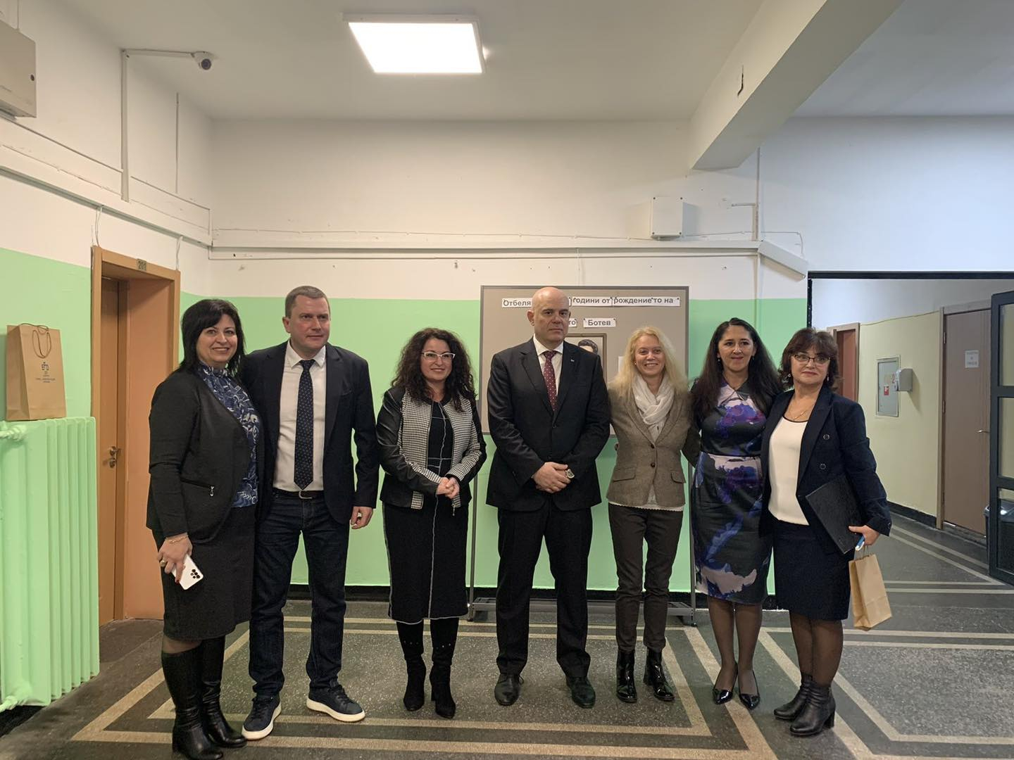 Гешев в открит урок с ученици от Перник: Трябва да имаме нетърпимост към престъпността, за да имаме силна държава - всички институции да работят заедно