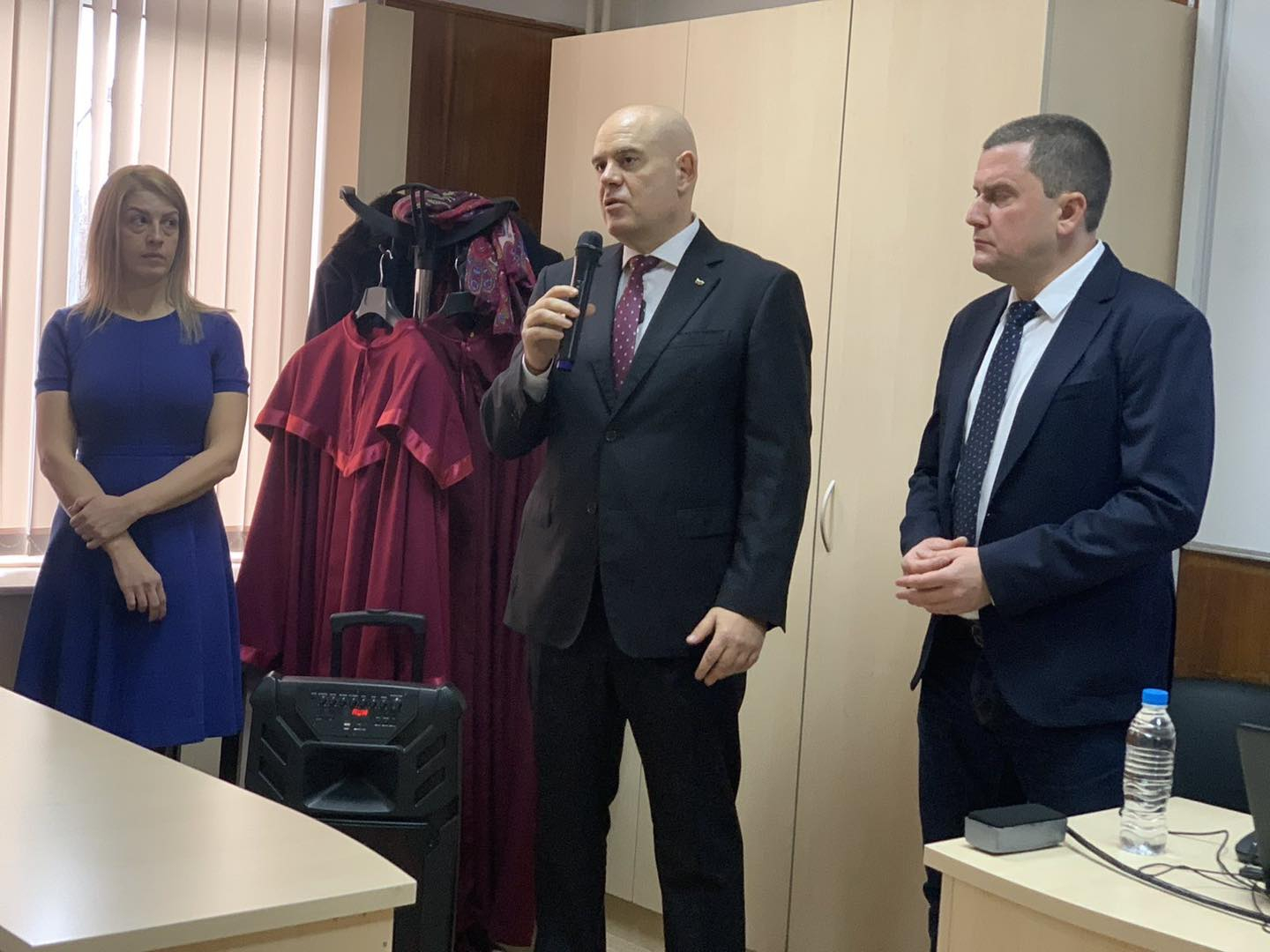 Гешев в открит урок с ученици от Перник: Трябва да имаме нетърпимост към престъпността, за да имаме силна държава - всички институции да работят заедно
