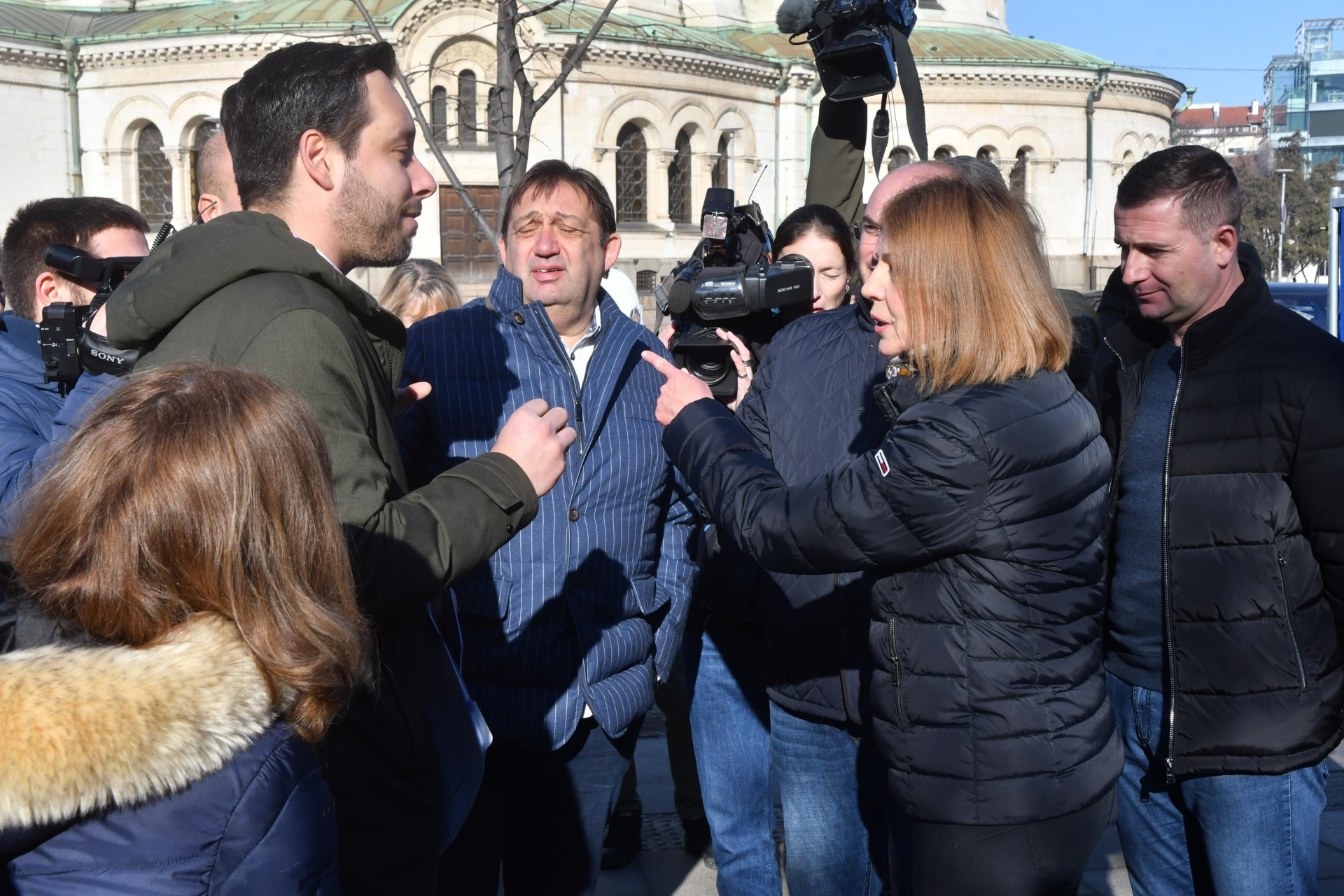 Вулгарната група „Тук не е Амстердам“ официално хули от името на Борис Бонев 