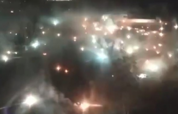 ВИДЕО от войната: Нощен удар по Херсон със запалителни боеприпаси