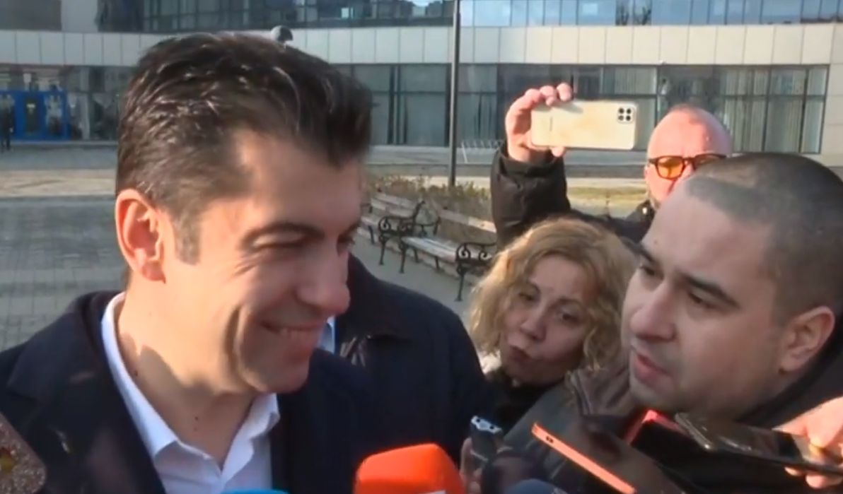 Причакаха Петков пред съда и го застреляха с тези въпроси ВИДЕО