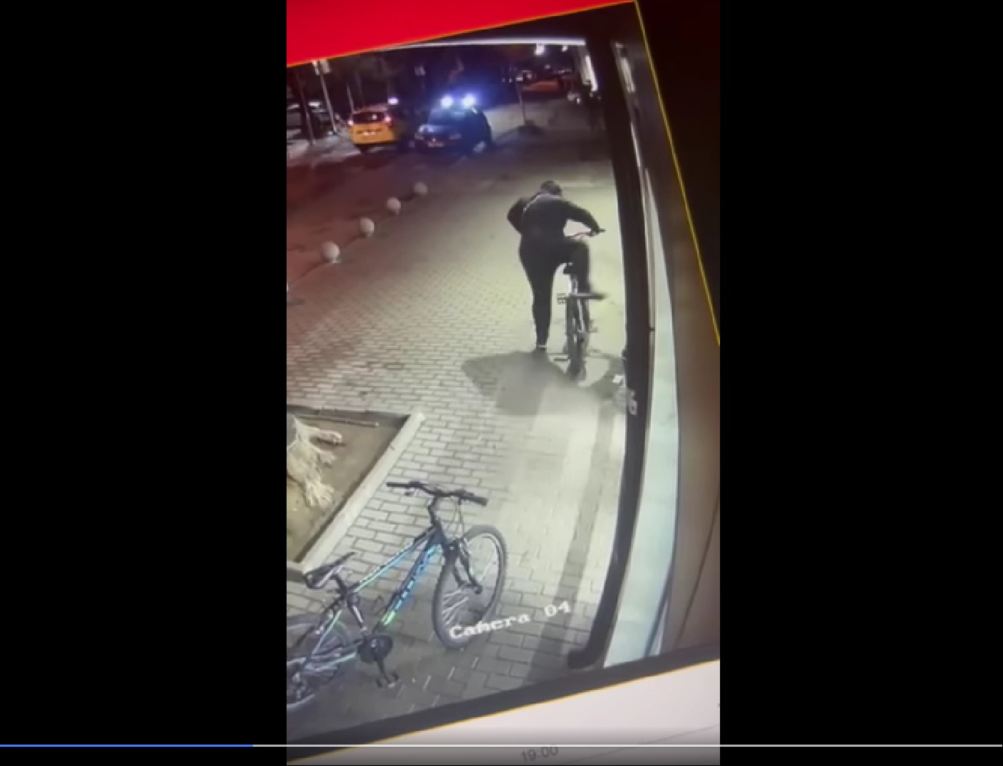 Мрежата кипи заради гадняр, задигнал велосипеда на дете! ВИДЕО