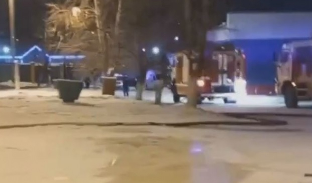 ВИДЕО от войната: Опит за подпалване на военния комисариат в Братск с коктейл "Молотов"