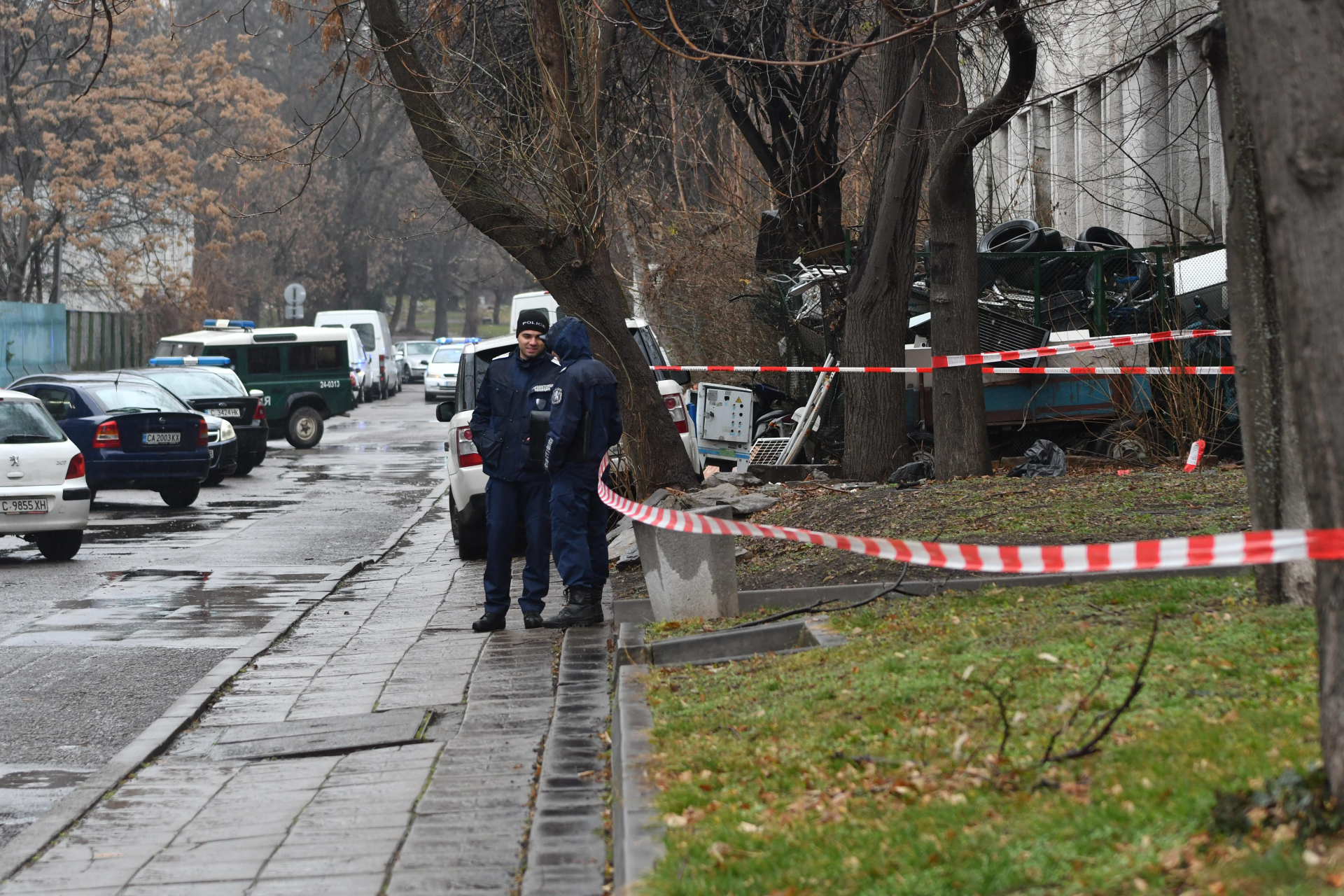 Обрат: Още един ранен при ужаса пред 3 РПУ в София, стрелецът се оказа... СНИМКИ
