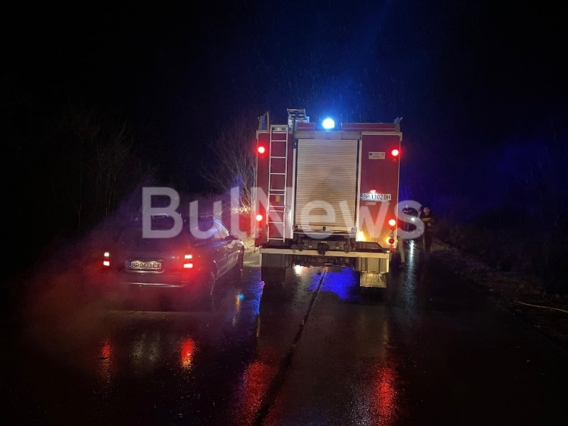 Адско меле с кола край Враца, бесни роми нападнаха полицаи и спешни медици СНИМКИ