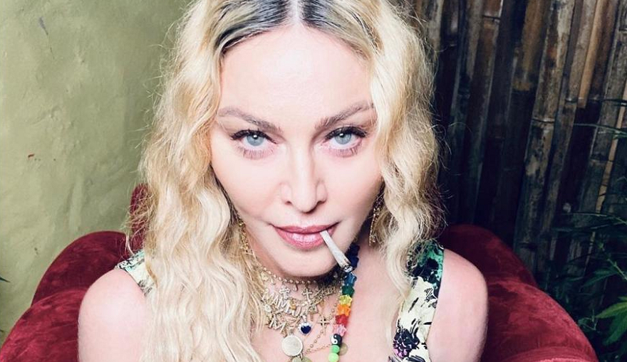Гледка не за всеки: Мадона си показа голите гърди на 64-г. СНИМКA 18+