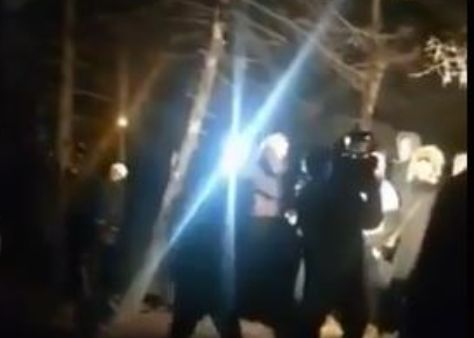 Пред дома на убиеца от "Люлин" Денис почерня от народ, ето какво се случва 