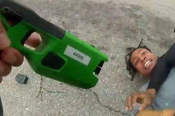 US полицаи убиха активист на Black Lives Matter на улицата ВИДЕО 18+