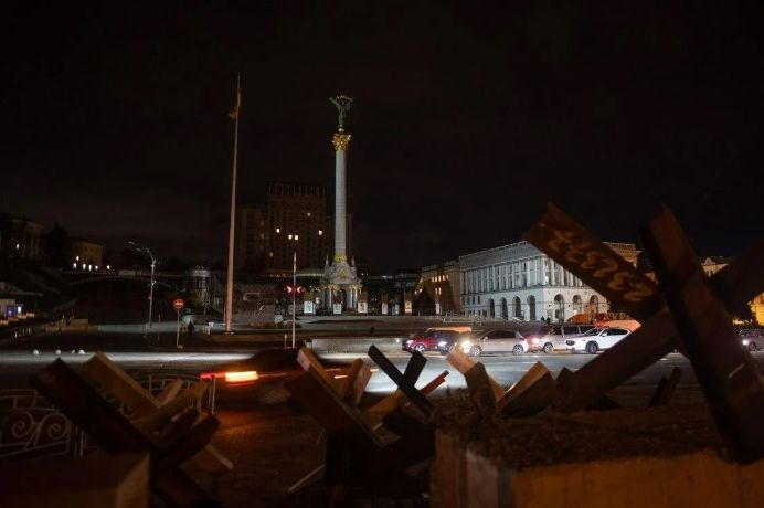Експлозия разбуди Киев, в Харков спряха метрото