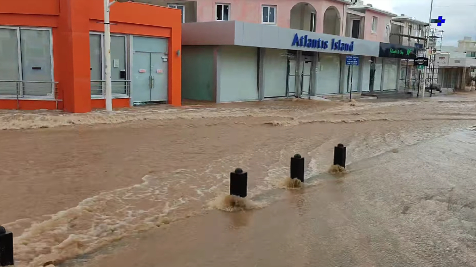 Апокалипсис в Кипър, улиците се превърнаха в червени реки ВИДЕО 
