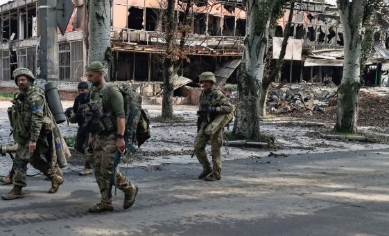 Washington Post: Киев обмисля как да се оттегли от Бахмут, украински военни споделят, че...