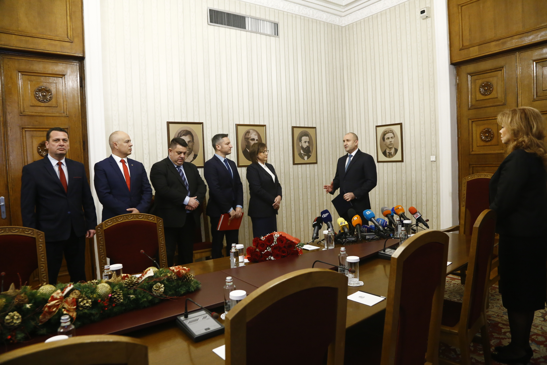 В Брюксел треперят: Радев готви правителство тип "Орбан" 