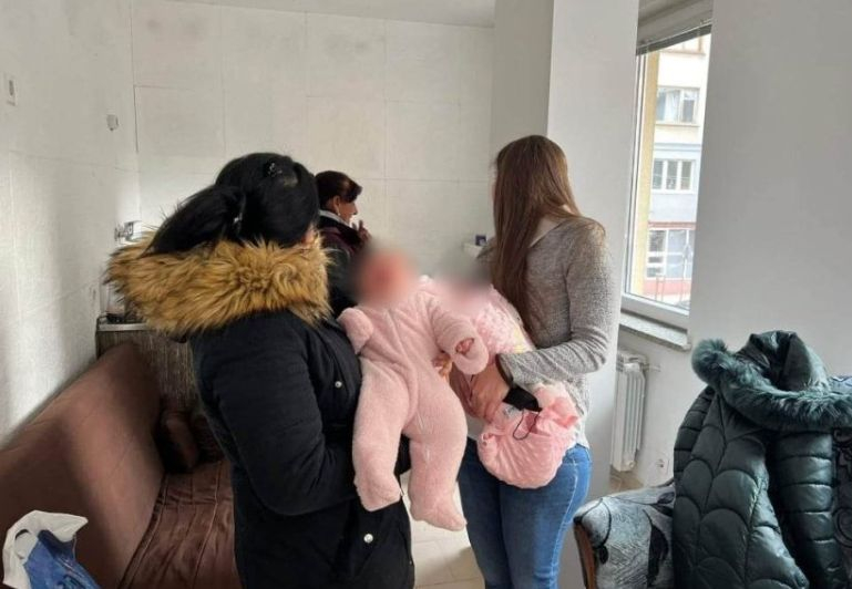 Родителите на разменените бебета поискаха бомбастично обезщетение от "Шейново" 