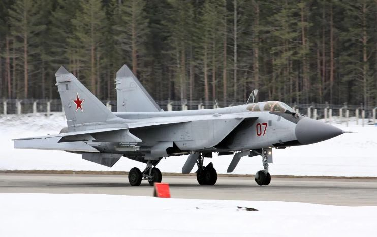 Изтребител МиГ-31К с "Кинжал" пламна в небето над Беларус, в цяла Украйна е обявена въздушна тревога