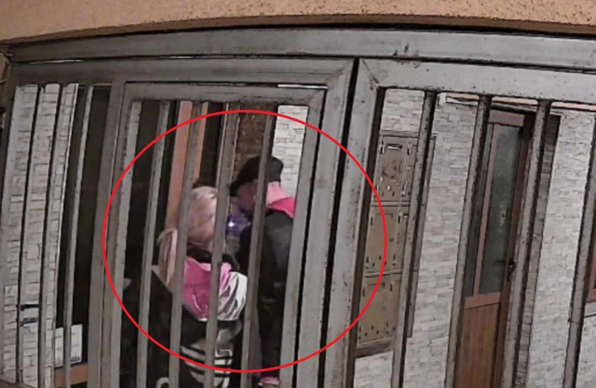 Внимание: Тази двойка прави куп бели във Варна, всички пропищяха СНИМКИ