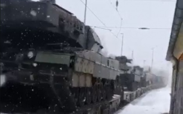 ВИДЕО от войната: Влак с 12 танка Leopard 2A5 се придвижва към Полша