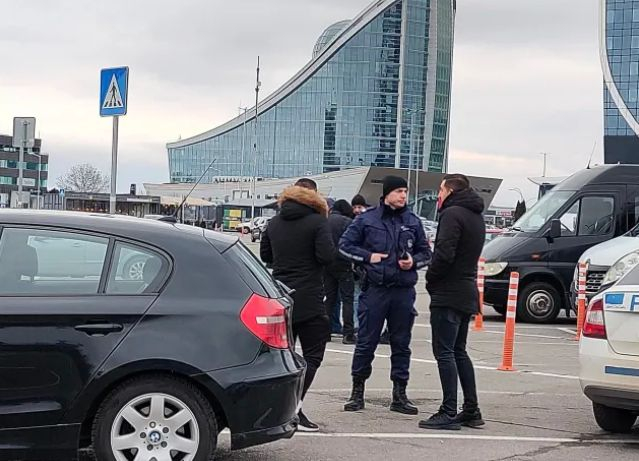 Ексклузивни разкрития за крупния обир на паркинг на "Метро", апашите задигнали... 