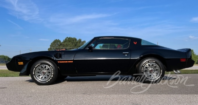 Продава се култов Pontiac Firebird от 1979 г. в перфектно състояние СНИМКИ