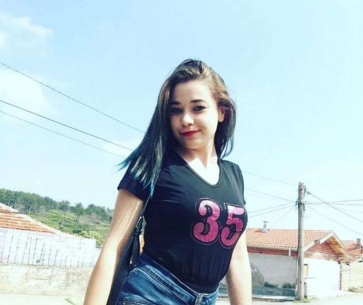 Виждали ли сте тези младежи, търсят ги под дърво и камък СНИМКИ