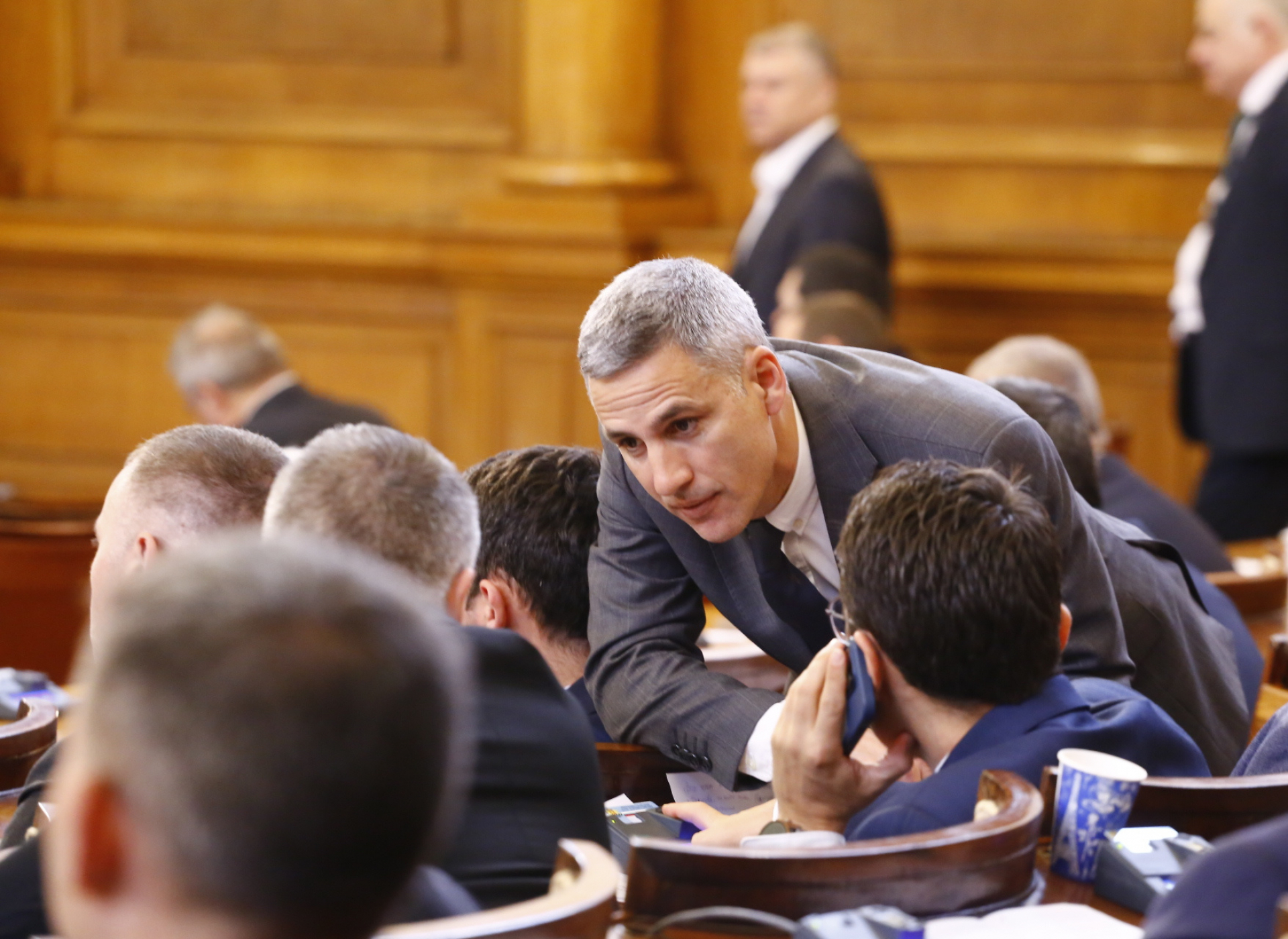 Гюров оплю премиера Донев и издаде с каква техника за 36 часа ще прокара този закон