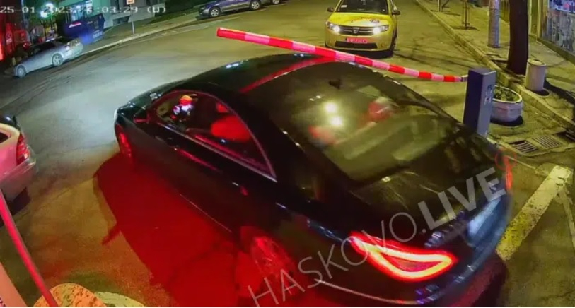 Хасковлии със скъпарски коли се изложиха с кокошкарски изцепки заради 1 лев! Скандални ВИДЕА