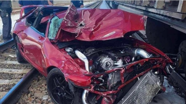 Зрелищни ВИДЕА: Автомеханик разби брутално чужда мощна Toyota