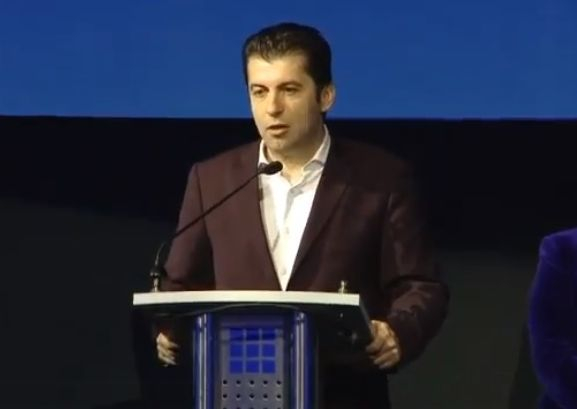 Кирил Петков се размечта на гърба на ДСБ, стяга се пак да е на власт 