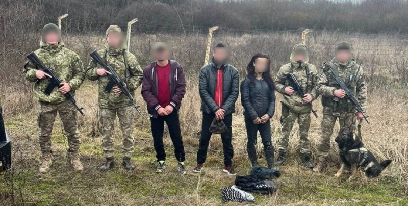 Грозно: Млад украинец в женски дрехи опита да влезе нелегално в Унгария СНИМКИ 
